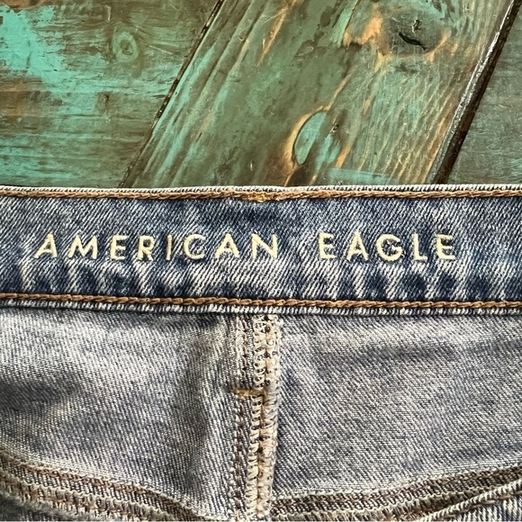 American Eagle Mom Jean Shorts Size 6 - Picture 6 of 7